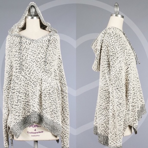 Cozy Sweater / With Hood - Picture 2 of 8